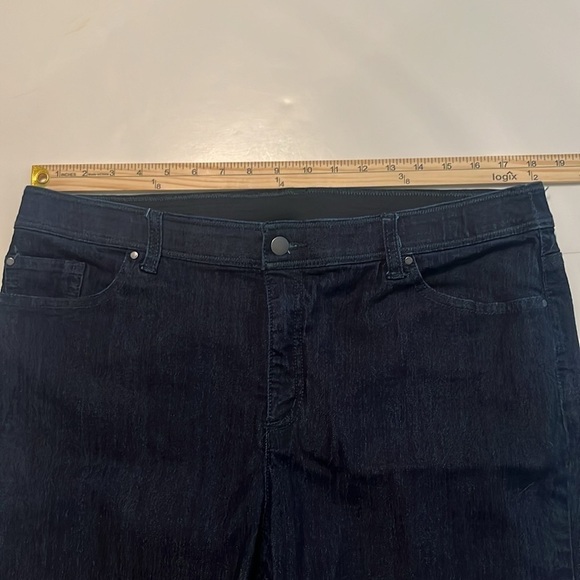 Chico's Fabulously Slimming Dark Wash Crop Blue Jeans Chico's Size 3/US Size 16 - Picture 3 of 15